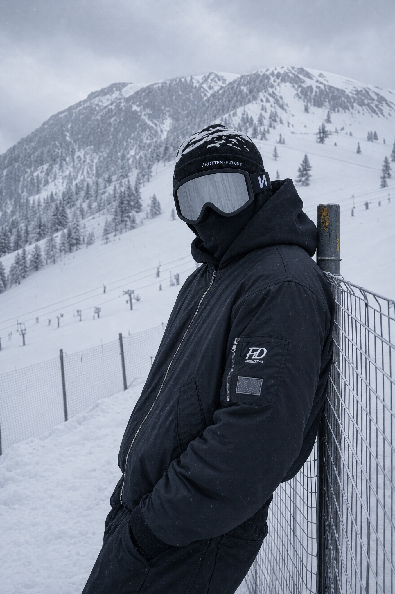 Campaña invierno streetwear — retrato de perfil con antiparras y montaña